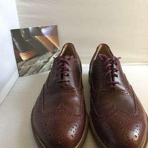 DRESS-UP SHOES FOR MEN.